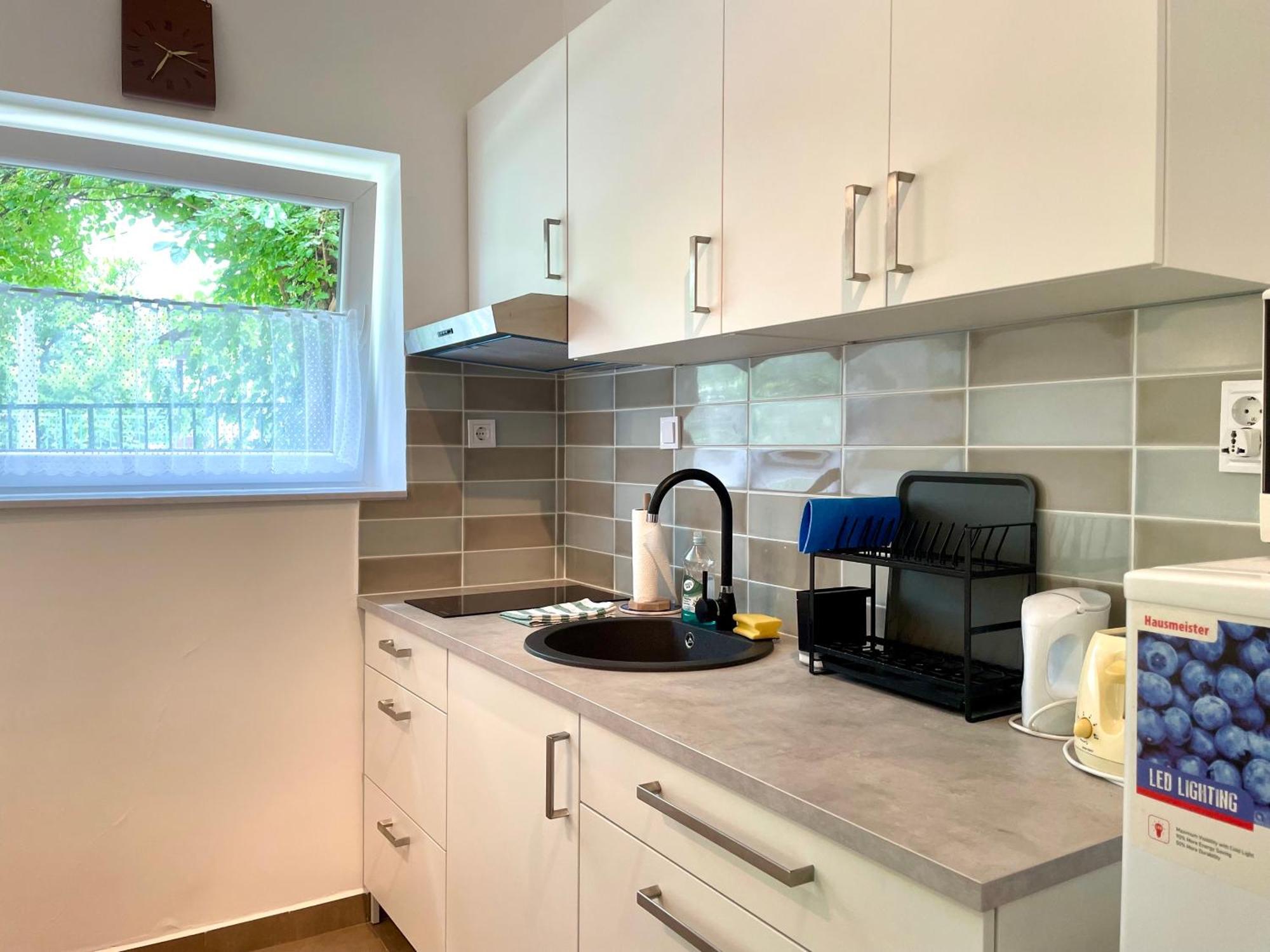 Quiet, Green, Relaxing Place - 2 Bedroom Apartment 블로톤퓌레드 외부 사진