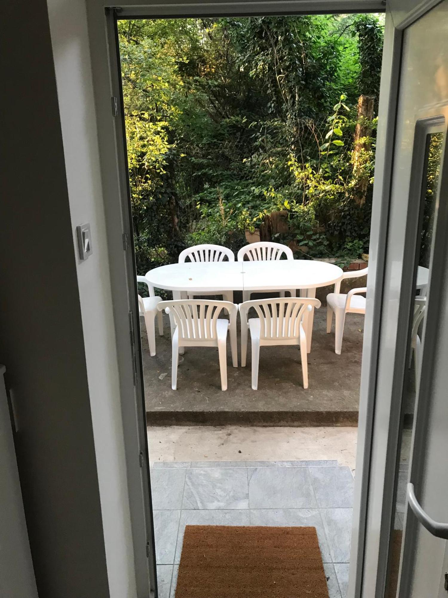 Quiet, Green, Relaxing Place - 2 Bedroom Apartment 블로톤퓌레드 외부 사진