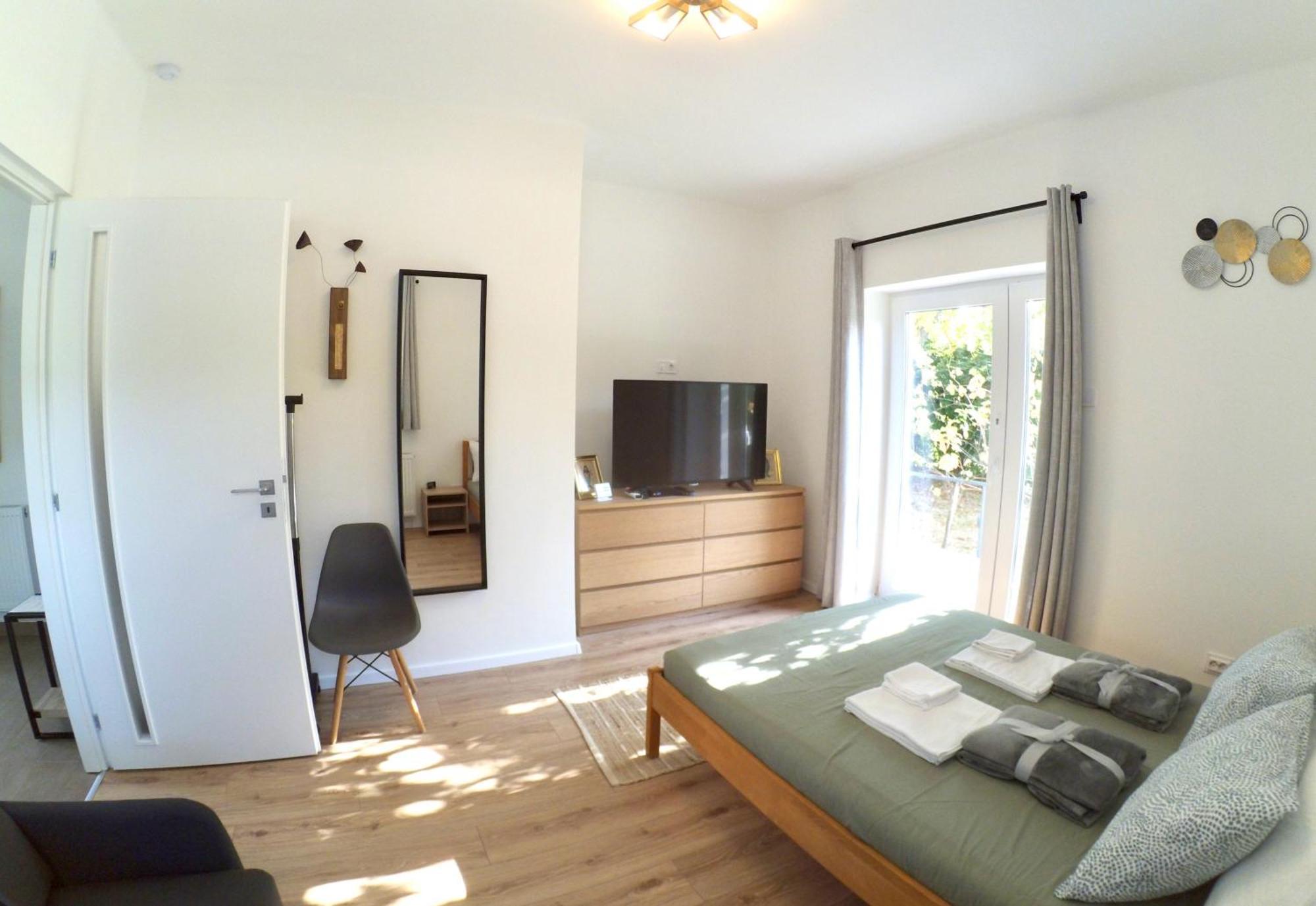 Quiet, Green, Relaxing Place - 2 Bedroom Apartment 블로톤퓌레드 외부 사진